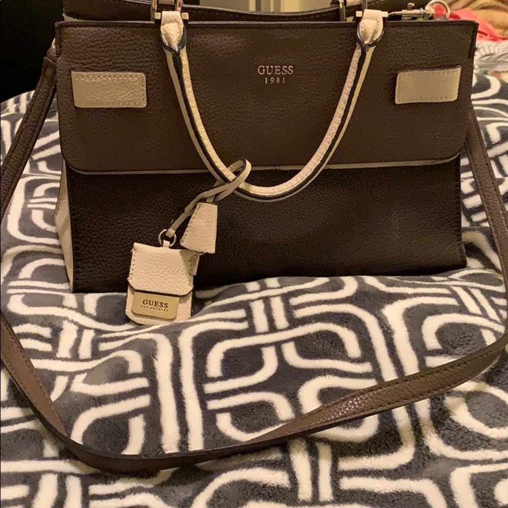 GUESS PURSE